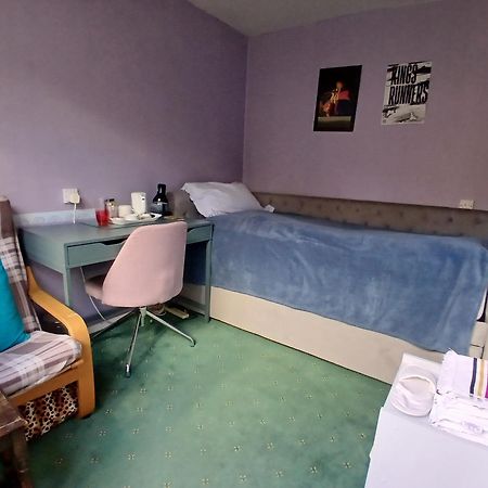 Cosy Single Room Only For Ladies In Tower Bridge London Exterior photo